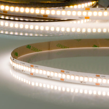 Trennstelle: 33,33mm mit je 8 SMD | Pitch (Lichtpunkt Mitte-Mitte): 4,17mm | 1 Einheit (Rolle) = 5m | max. Flexbandlänge pro Einspeisung: 3m | Längentoleranz + Wärmeausdehnung: 1% | erforderliche Kühlmasse min. 140 gr/m | inkl. 3M 300LSE Klebeband | Untergrund vor dem Ankleben reinigen und entfetten! Nicht wieder ablösen! | Es passen die Verbinder der Gruppe: K2-210 | BESONDERHEIT: Anschlusskabel beidseitig