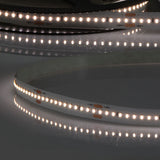 Trennstelle: 50mm mit je 12 SMD | Pitch (Lichtpunkt Mitte-Mitte): 4,17mm | 1 Einheit (Rolle) = 30m | max. Flexbandlänge pro Einspeisung: 30m | Längentoleranz + Wärmeausdehnung: 1% | erforderliche Kühlmasse min. 45 gr/m | inkl. 3M 300LSE Klebeband | Untergrund vor dem Ankleben reinigen und entfetten! Nicht wieder ablösen! | Es passen die Verbinder der Gruppe: K2-210 | BESONDERHEIT: Anschlusskabel beidseitig