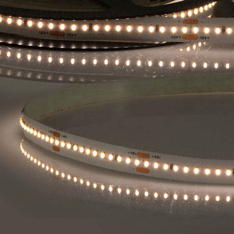Trennstelle: 50mm mit je 12 SMD | Pitch (Lichtpunkt Mitte-Mitte): 4,17mm | 1 Einheit (Rolle) = 20m | max. Flexbandlänge pro Einspeisung: 20m | Längentoleranz + Wärmeausdehnung: 1% | erforderliche Kühlmasse min. 75 gr/m | inkl. 3M 300LSE Klebeband | Untergrund vor dem Ankleben reinigen und entfetten! Nicht wieder ablösen! | Es passen die Verbinder der Gruppe: K2-210 | BESONDERHEIT: Anschlusskabel beidseitig