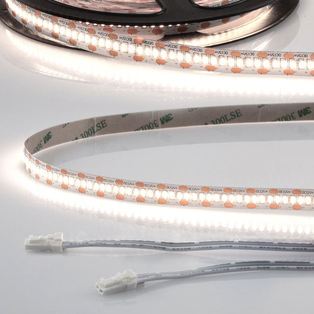 Trennstelle: 10mm mit je 3 SMD | Pitch (Lichtpunkt Mitte-Mitte): 3,33mm | 1 Einheit (Rolle) = 1,2m | max. Flexbandlänge pro Einspeisung: 2,5m | Längentoleranz + Wärmeausdehnung: 1% | erforderliche Kühlmasse min. 75 gr/m | inkl. 3M VHB Klebeband | Untergrund vor dem Ankleben reinigen und entfetten! Nicht wieder ablösen! | Es passen die Verbinder der Gruppe: K2-210 | 30cm Anschlusskabel beidseitig mit maleAMP, Aderquerschnitt 0,5mm²