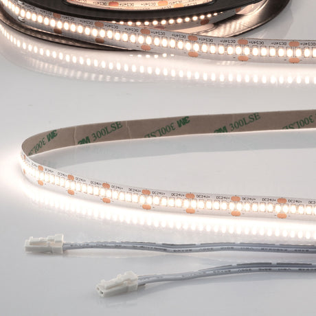 Trennstelle: 20mm mit je 6 SMD | Pitch (Lichtpunkt Mitte-Mitte): 3,33mm | 1 Einheit (Rolle) = 5m | max. Flexbandlänge pro Einspeisung: 5m | Längentoleranz + Wärmeausdehnung: 1% | erforderliche Kühlmasse min. 75 gr/m | inkl. 3M 300LSE Klebeband | Untergrund vor dem Ankleben reinigen und entfetten! Nicht wieder ablösen! | Es passen die Verbinder der Gruppe: K2-210 | 30cm Anschlusskabel beidseitig mit maleAMP, Aderquerschnitt 0,5mm²