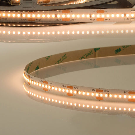 Trennstelle: 25mm mit je 7 SMD | Pitch (Lichtpunkt Mitte-Mitte): 3,57mm | 1 Einheit (Rolle) = 5m | max. Flexbandlänge pro Einspeisung: 5m | Längentoleranz + Wärmeausdehnung: 1% | erforderliche Kühlmasse min. 75 gr/m | inkl. 3M 300LSE Klebeband | Untergrund vor dem Ankleben reinigen und entfetten! Nicht wieder ablösen! | Es passen die Verbinder der Gruppe: K2-28 | BESONDERHEIT: Anschlusskabel beidseitig