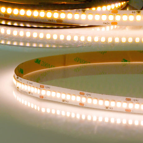 Trennstelle: 33,33mm mit je 8 SMD | Pitch (Lichtpunkt Mitte-Mitte): 4,17mm | 1 Einheit (Rolle) = 5m | max. Flexbandlänge pro Einspeisung: 3m | Längentoleranz + Wärmeausdehnung: 1% | erforderliche Kühlmasse min. 140 gr/m | inkl. 3M 9080A Klebeband | Untergrund vor dem Ankleben reinigen und entfetten! Nicht wieder ablösen! | Es passen die Verbinder der Gruppe: K2-210 | BESONDERHEIT: Anschlusskabel beidseitig