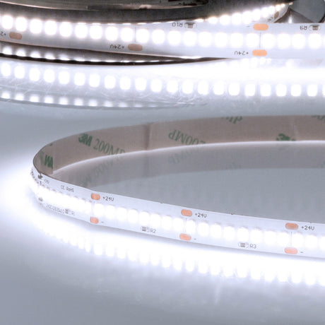 Trennstelle: 33,33mm mit je 8 SMD | Pitch (Lichtpunkt Mitte-Mitte): 4,17mm | 1 Einheit (Rolle) = 5m | max. Flexbandlänge pro Einspeisung: 2,5m | Längentoleranz + Wärmeausdehnung: 1% | erforderliche Kühlmasse min. 280 gr/m | inkl. 3M 9080A Klebeband | Untergrund vor dem Ankleben reinigen und entfetten! Nicht wieder ablösen! | Es passen die Verbinder der Gruppe: K2-210 | BESONDERHEIT: Anschlusskabel beidseitig