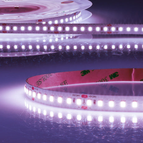 Trennstelle: 50mm mit je 7 SMD | Pitch (Lichtpunkt Mitte-Mitte): 7,14mm | 1 Einheit (Rolle) = 5m | max. Flexbandlänge pro Einspeisung: 5m | Längentoleranz + Wärmeausdehnung: 1% | erforderliche Kühlmasse min. 75 gr/m | inkl. 3M 300LSE Klebeband | Untergrund vor dem Ankleben reinigen und entfetten! Nicht wieder ablösen! | Silikon Verguss | BESONDERHEIT: Anschlusskabel einseitig