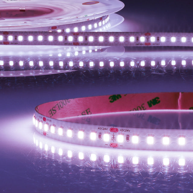 Trennstelle: 50mm mit je 7 SMD | Pitch (Lichtpunkt Mitte-Mitte): 7,14mm | 1 Einheit (Rolle) = 5m | max. Flexbandlänge pro Einspeisung: 5m | Längentoleranz + Wärmeausdehnung: 1% | erforderliche Kühlmasse min. 75 gr/m | inkl. 3M 300LSE Klebeband | Untergrund vor dem Ankleben reinigen und entfetten! Nicht wieder ablösen! | Silikon Verguss | BESONDERHEIT: Anschlusskabel einseitig