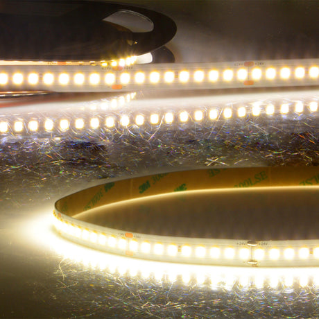Trennstelle: 50mm mit je 9 SMD | Pitch (Lichtpunkt Mitte-Mitte): 5,56mm | 1 Einheit (Rolle) = 5m | max. Flexbandlänge pro Einspeisung: 10m | Längentoleranz + Wärmeausdehnung: 1% | erforderliche Kühlmasse min. 45 gr/m | inkl. 3M 300LSE Klebeband | Untergrund vor dem Ankleben reinigen und entfetten! Nicht wieder ablösen! | Es passen die Verbinder der Gruppe: K2-210 | BESONDERHEIT: Anschlusskabel beidseitig