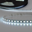 Trennstelle: 125mm mit je 12 SMD | Pitch (Lichtpunkt Mitte-Mitte): 10,42mm | 1 Einheit (Rolle) = 20m | max. Flexbandlänge pro Einspeisung: 20m | Längentoleranz + Wärmeausdehnung: 1% | erforderliche Kühlmasse min. 75 gr/m | inkl. 3M 300LSE Klebeband | Untergrund vor dem Ankleben reinigen und entfetten! Nicht wieder ablösen! | Es passen die Verbinder der Gruppe: C2-410 | BESONDERHEIT: Anschlusskabel einseitig