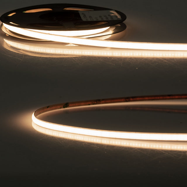 Trennstelle: 13,89mm mit je 7 SMD | Pitch (Lichtpunkt Mitte-Mitte): 1,98mm | 1 Einheit (Rolle) = 5m | max. Flexbandlänge pro Einspeisung: 5m | Längentoleranz + Wärmeausdehnung: 1% | erforderliche Kühlmasse min. 45 gr/m | inkl. 3M 300LSE Klebeband | Untergrund vor dem Ankleben reinigen und entfetten! Nicht wieder ablösen! | Es passen die Verbinder der Gruppe: K2-25 | BESONDERHEIT: Anschlusskabel einseitig
