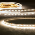 Trennstelle: 50mm mit je 8 SMD | Pitch (Lichtpunkt Mitte-Mitte): 6,25mm | 1 Einheit (Rolle) = 5m | max. Flexbandlänge pro Einspeisung: 10m | Längentoleranz + Wärmeausdehnung: 1% | erforderliche Kühlmasse min. 140 gr/m | inkl. 3M 300LSE Klebeband | Untergrund vor dem Ankleben reinigen und entfetten! Nicht wieder ablösen! | Es passen die Verbinder der Gruppe: C2-210 / K2-210 | BESONDERHEIT: Anschlusskabel beidseitig