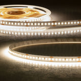 Trennstelle: 50mm mit je 8 SMD | Pitch (Lichtpunkt Mitte-Mitte): 6,25mm | 1 Einheit (Rolle) = 5m | max. Flexbandlänge pro Einspeisung: 10m | Längentoleranz + Wärmeausdehnung: 1% | erforderliche Kühlmasse min. 140 gr/m | inkl. 3M 300LSE Klebeband | Untergrund vor dem Ankleben reinigen und entfetten! Nicht wieder ablösen! | Es passen die Verbinder der Gruppe: C2-210 / K2-210 | BESONDERHEIT: Anschlusskabel beidseitig