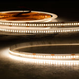 Trennstelle: 33,33mm mit je 8 SMD | Pitch (Lichtpunkt Mitte-Mitte): 4,17mm | 1 Einheit (Rolle) = 5m | max. Flexbandlänge pro Einspeisung: 10m | Längentoleranz + Wärmeausdehnung: 1% | erforderliche Kühlmasse min. 280 gr/m | inkl. 3M 300LSE Klebeband | Untergrund vor dem Ankleben reinigen und entfetten! Nicht wieder ablösen! | Es passen die Verbinder der Gruppe: C2-210 / K2-210 | BESONDERHEIT: Anschlusskabel beidseitig