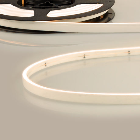 Trennstelle: 33,33mm mit je 6 SMD | Pitch (Lichtpunkt Mitte-Mitte): 5,56mm | 1 Einheit (Rolle) = 5m | max. Flexbandlänge pro Einspeisung: 5m | Längentoleranz + Wärmeausdehnung: 1% | kein Kühlprofil erforderlich | ohne Klebeband! | Silikon Verguss | BESONDERHEIT: 30cm 2-pol. Einzeladern beidseitig, Anschluß stirnseitig, mit MiniAmp Male-Stecker L814 | HINWEIS: geringfügig in der Breite auftragende Endkappe aus Metall, horizontal biegbar (Biegeradius min. 60mm)
