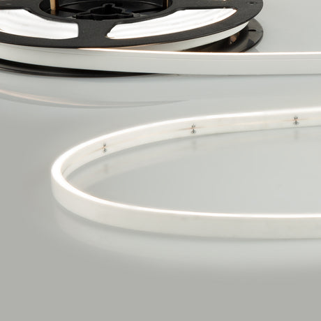 Trennstelle: 33,33mm mit je 6 SMD | Pitch (Lichtpunkt Mitte-Mitte): 5,56mm | 1 Einheit (Rolle) = 5m | max. Flexbandlänge pro Einspeisung: 5m | Längentoleranz + Wärmeausdehnung: 1% | kein Kühlprofil erforderlich | ohne Klebeband! | Silikon Verguss | BESONDERHEIT: 30cm 2-pol. Einzeladern beidseitig, Anschluß stirnseitig, mit MiniAmp Male-Stecker L814 | HINWEIS: geringfügig in der Breite auftragende Endkappe aus Metall, horizontal biegbar (Biegeradius min. 60mm)