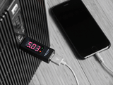 Delock Adapter USB 2.0 A Stecker > A Buchse mit LED Anzeige für Volt und Ampere