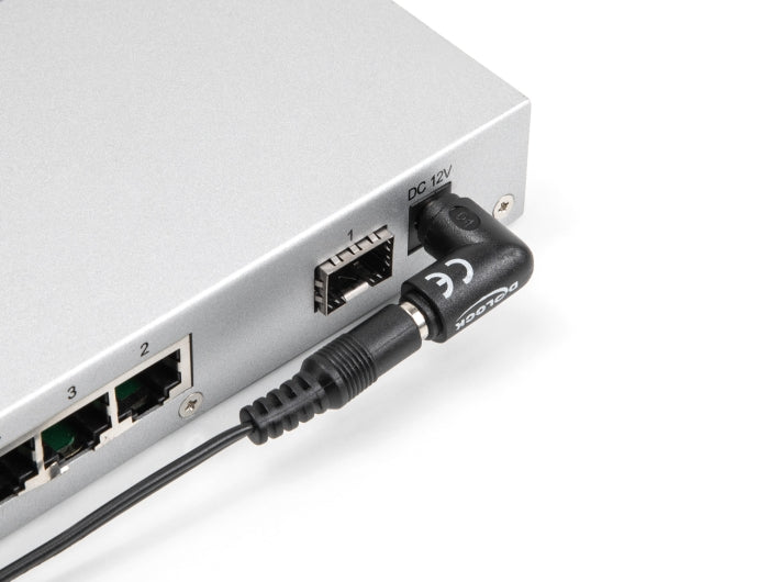 Delock DC Adapter 5,5 x 2,5 mm Stecker zu 5,5 x 2,5 mm Buchse 90° gewinkelt