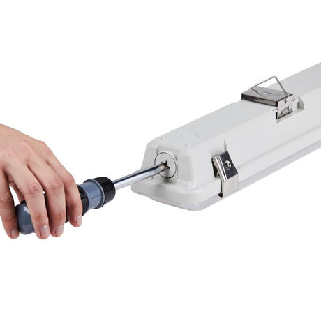 LED-Feuchtraumleuchte                             MISTRALsensor 39W 4000K
