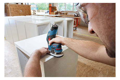 BOSCH-EW Kantenfräse (Akku) 12V 3Ah 2 Professional GKF 12V-8 mLadegerät 1,3kg