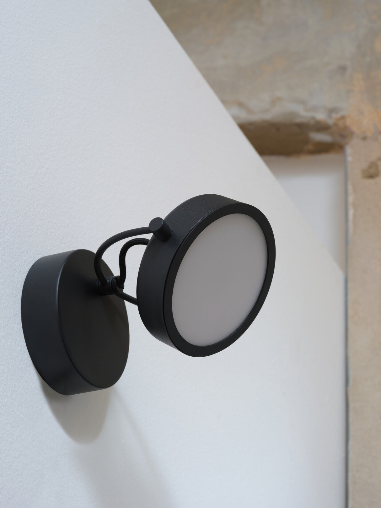 LEDVANCE LED-Wandanbauleuchte 11W 3000K Decor Puck Wall 11W 930 Black 370lm sw