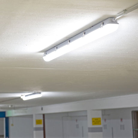 https://desk.syncspider.com/media/3887378/dotlux-led-feuchtraumleuchte-mistral-ip66-640mm-max37w-4000k-gefrostet~7.jpg