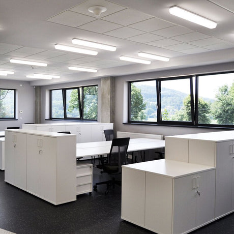 https://desk.syncspider.com/media/3887362/dotlux-led-feuchtraumleuchte-simply-ip54-1160mm-51w-4000k-ik10-dali~3.jpg