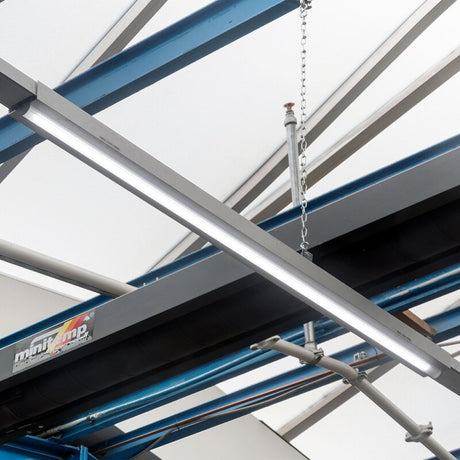 https://desk.syncspider.com/media/4240045/dotlux-led-lichtbandsystem-lineaclick-50w-5000k-engstrahlend-made-in-germany~3.jpg
