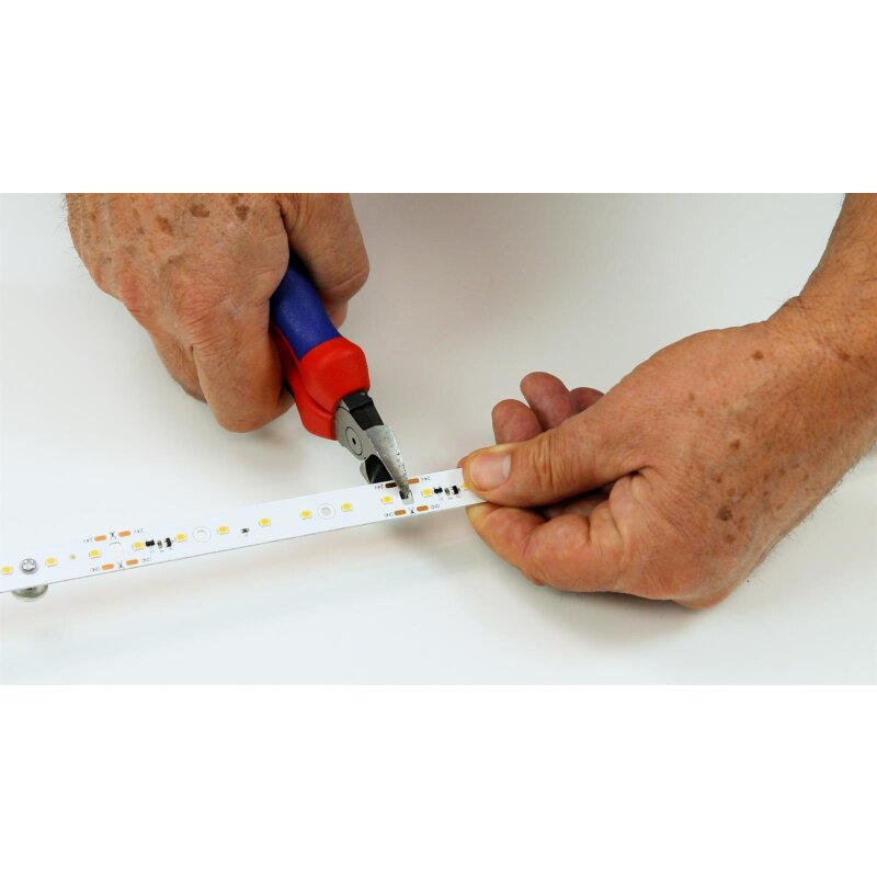 https://desk.syncspider.com/media/4240550/dotlux-led-sanierungsleuchte-quick-fix24v-500x20mm-20w-3000k~5.jpg