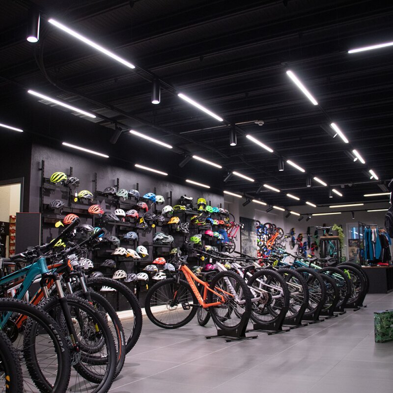 https://desk.syncspider.com/media/3885128/dotlux-led-tracklight-sticktrack-30w-12m-colorselect-schwarz~2.jpg