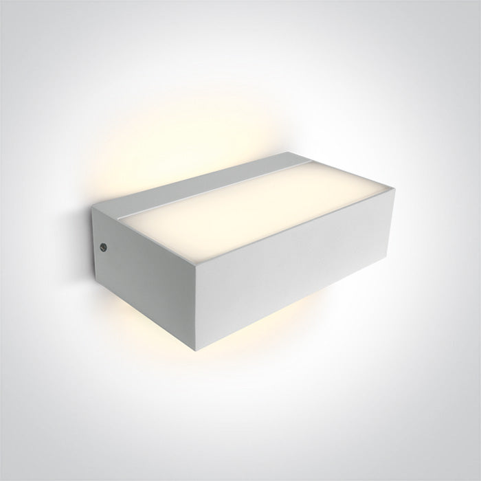 67392/W/V WEISS WALL LIGHT 7W CCTV IP65 230V