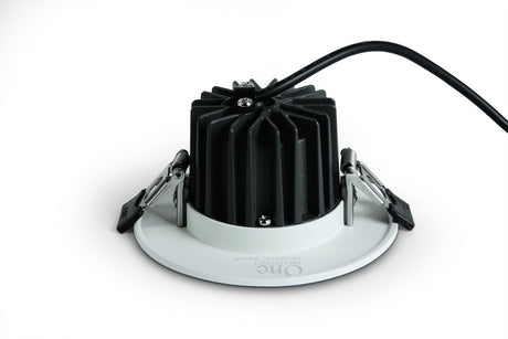 10107CA/W/V WEISS 7W CCTV IP20 60° 230V