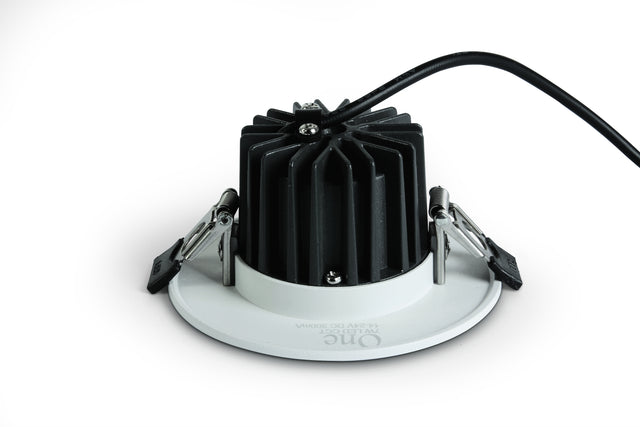 10107CA/W/V WEISS 7W CCTV IP20 60° 230V